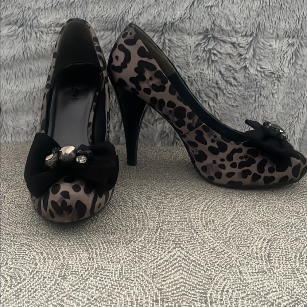 Black leopard print heels size 10 by Candie's